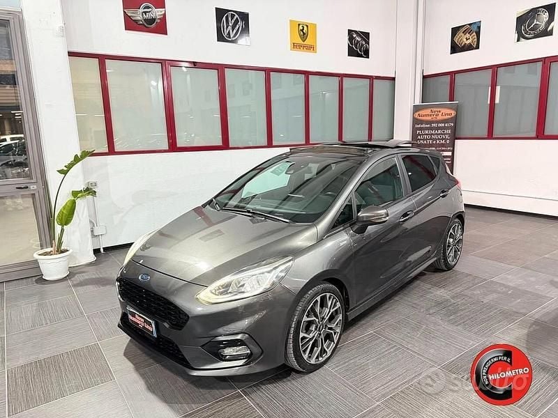 Grigio Usata 2019 Ford Fiesta ST-Line Berlina | 11.899 € (Cara) - Immagine 1/4