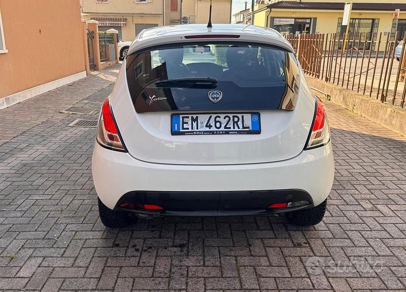 Usata Lancia Ypsilon 69 CV (50 kW) 2012 Bianco Utilitaria