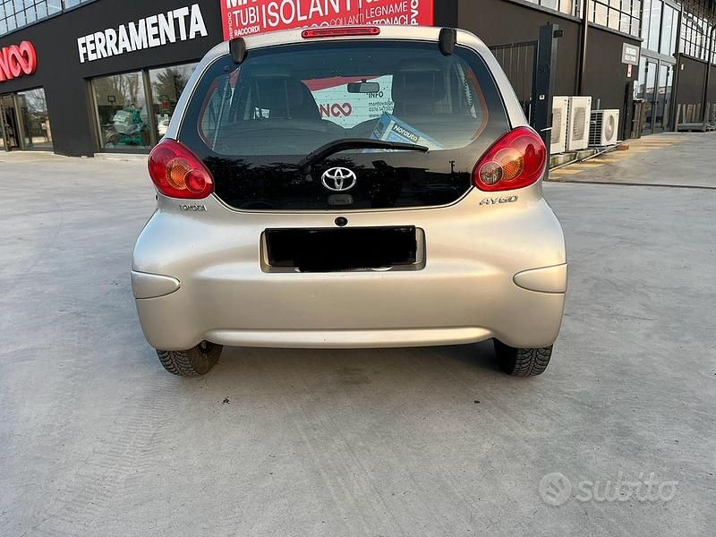 Usata Toyota Aygo Sol 68 CV (50 kW) 2010 Beige Utilitaria