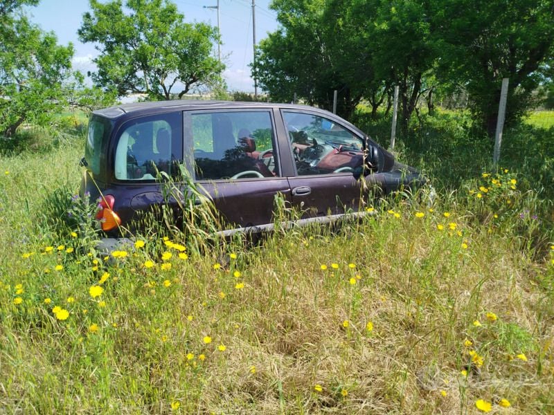 Usata Fiat Multipla 110 CV (80 kW) 2001 Nero Monovolume