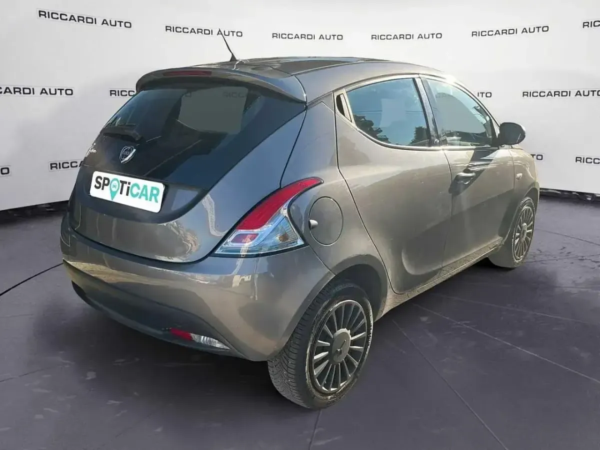 Usata Lancia Ypsilon S 69 CV (50 kW) 2019 Grigio Utilitaria