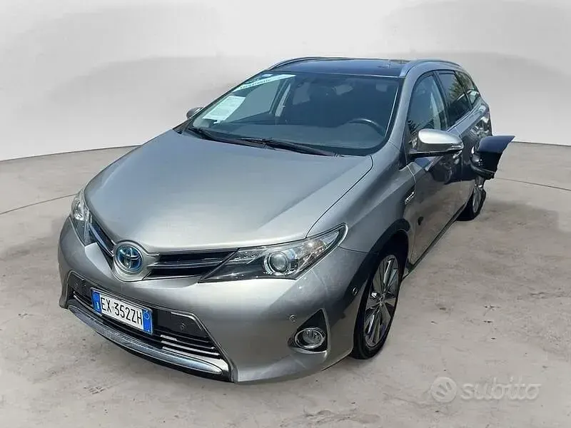 Usata Toyota Auris Hybrid Lounge 135 CV (99 kW) 2015 Station wagon