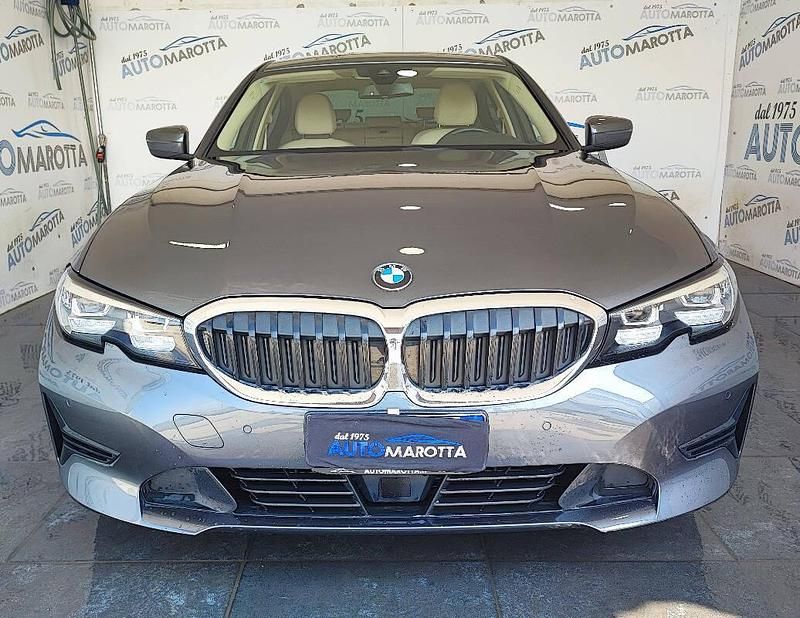Usata BMW 318 Sport Line 150 CV (110 kW) 2019 Grigio Berlina