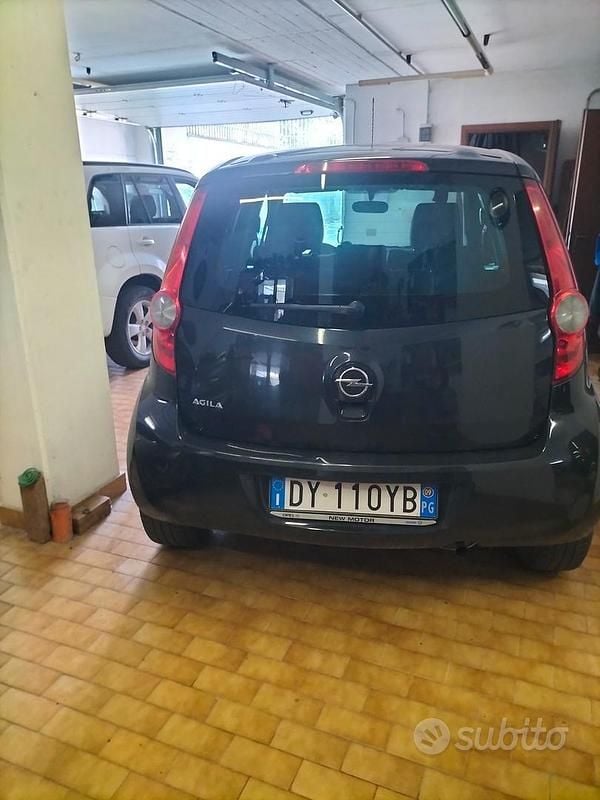 Usata Opel Agila 86 CV (63 kW) 2009 Nero Utilitaria