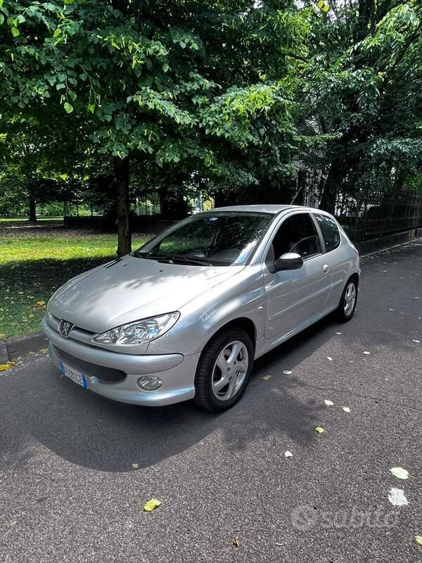 Usata Peugeot 206 109 CV (80 kW) 2006 Grigio Utilitaria