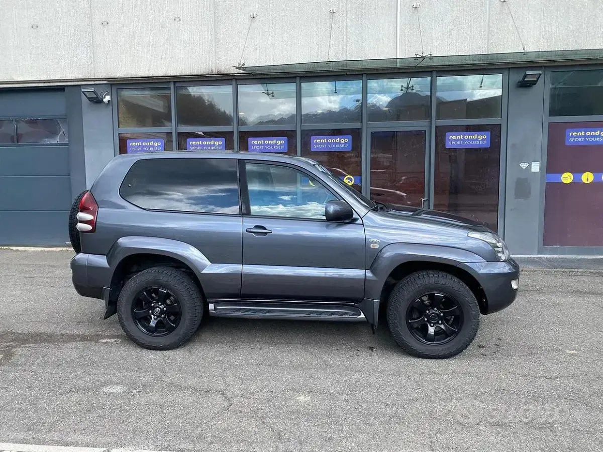 Usata Toyota Land Cruiser 173 CV (127 kW) 2007 Grigio SUV