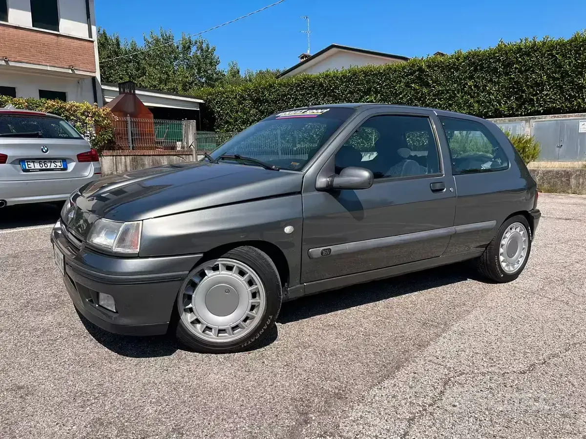 Usata Renault Clio 137 CV (100 kW) 1995 Utilitaria