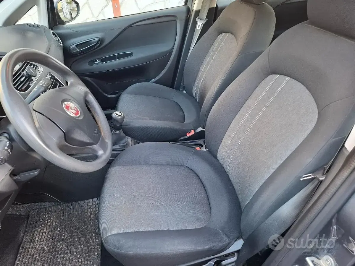 Usata Fiat Punto Street 75 CV (55 kW) 2015 Grigio Utilitaria