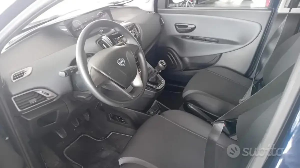Usata Lancia Ypsilon Gold 80 CV (58 kW) 2017 Blu Utilitaria