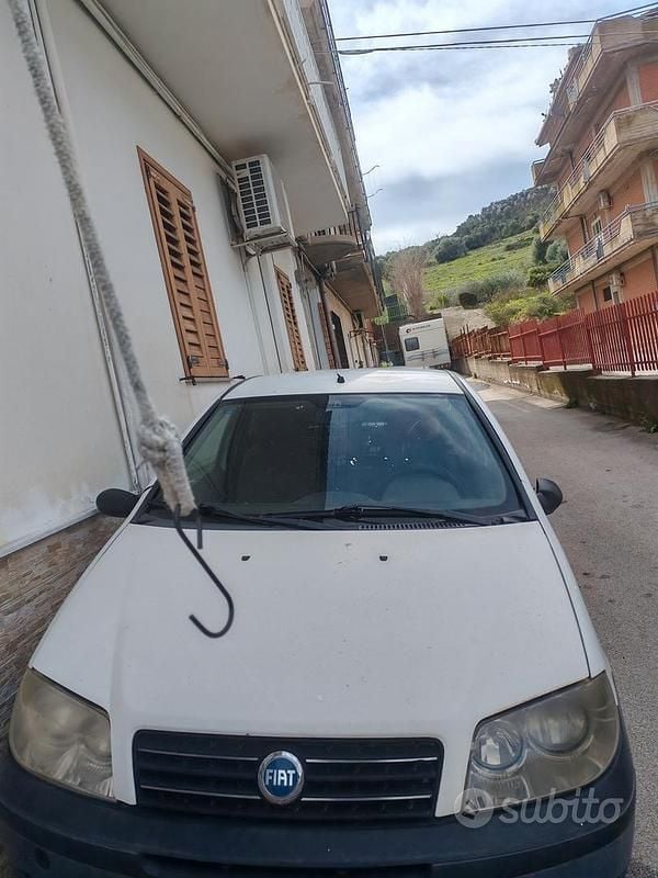 Usata Fiat Punto 69 CV (50 kW) 2005 Utilitaria