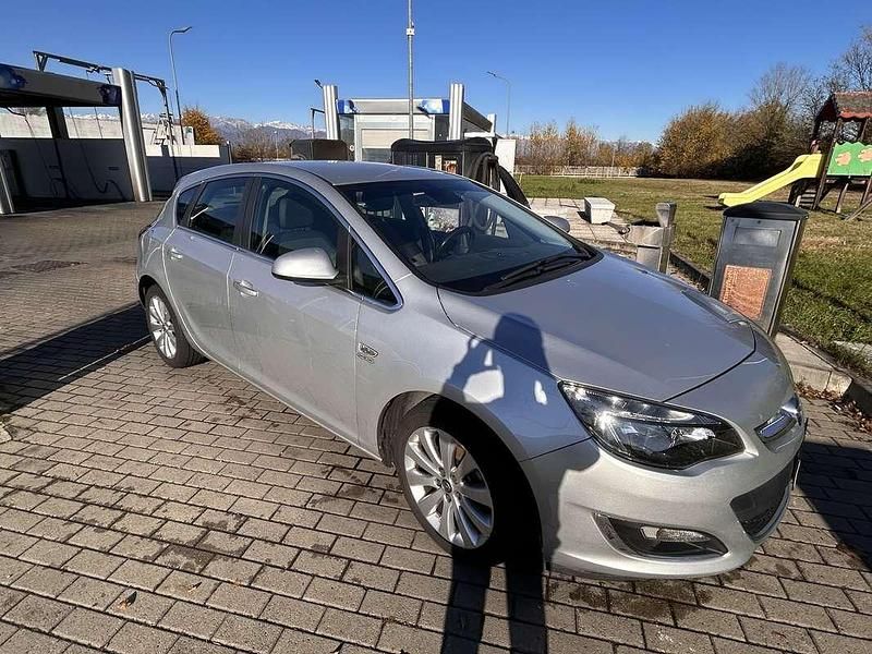Usata Opel Astra Cosmo 140 CV (102 kW) 2014 Grigio Berlina
