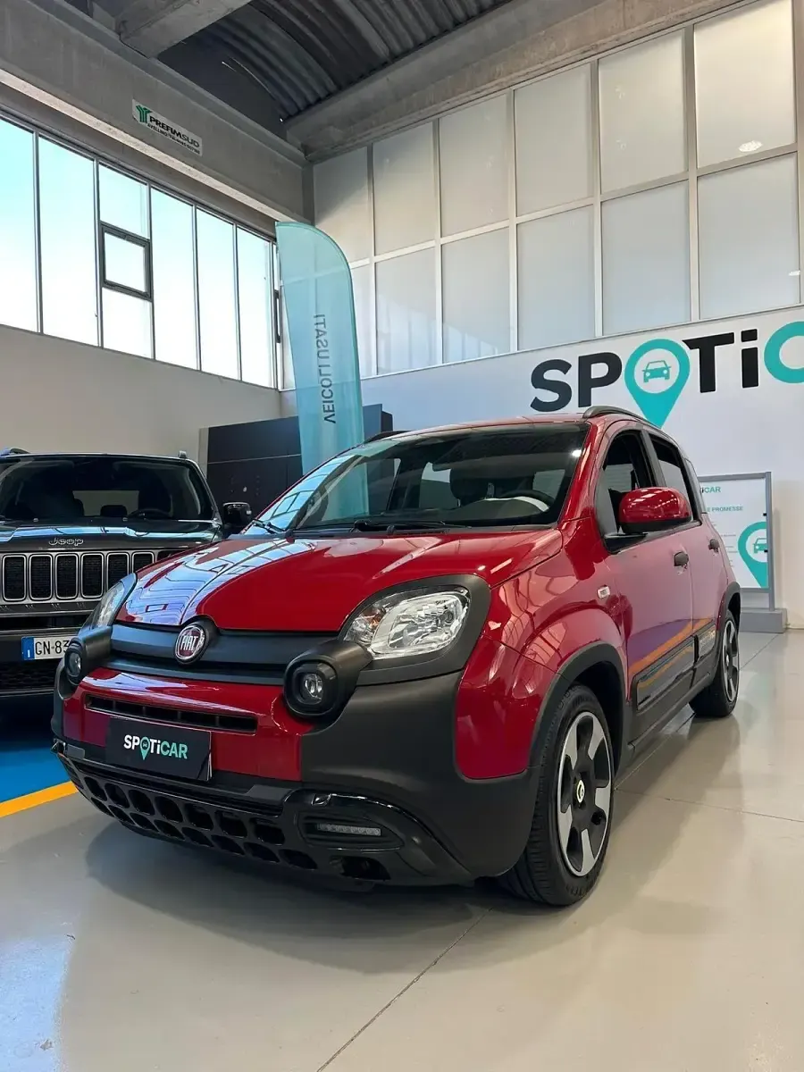 Usata Fiat Panda Cross Cross 70 CV (51 kW) 2026 Rosso Utilitaria
