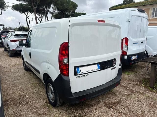 Usata Fiat Doblò Easy 89 CV (65 kW) 2022 Bianco Monovolume