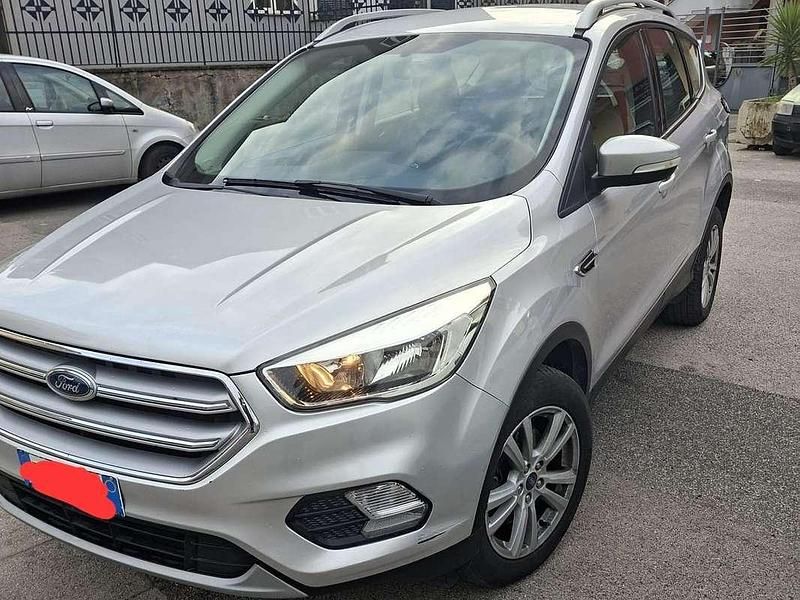 Usata Ford Kuga Titanium S 120 CV (88 kW) 2018 Argento SUV