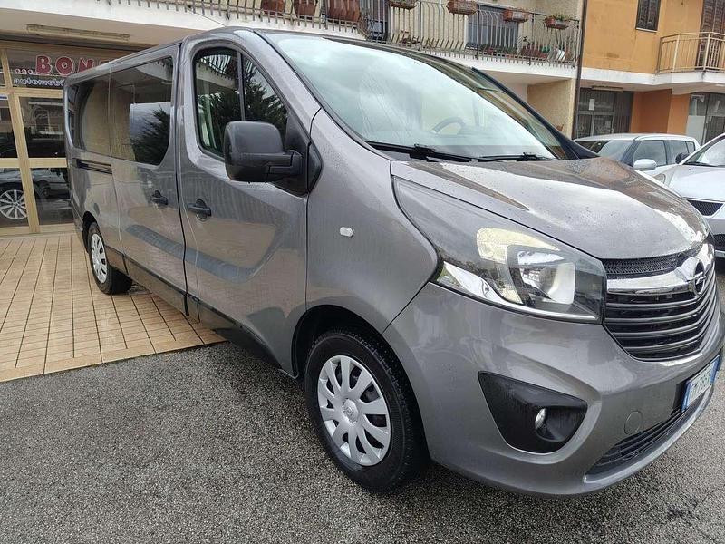 Usata Opel Vivaro 145 CV (106 kW) 2017 Grigio Monovolume