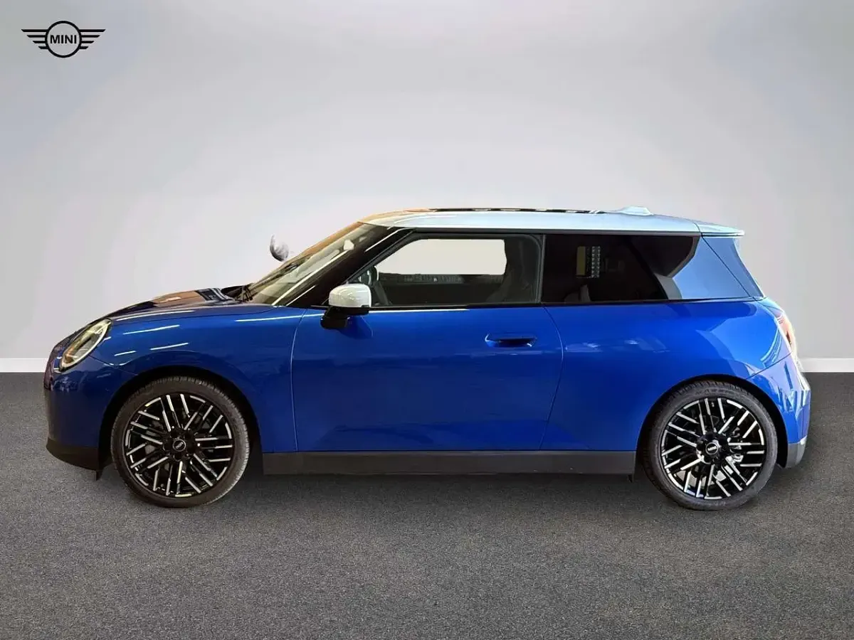 Nuova Mini Cooper SE Favoured 160 kW (218 CV) 2026 Blu/azzurro Utilitaria