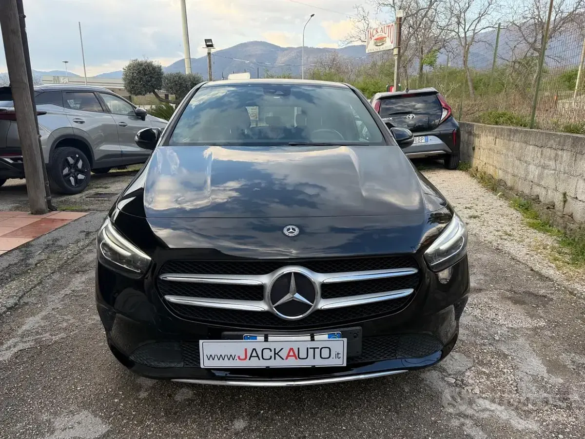 Usata Mercedes B180 116 CV (85 kW) 2019 Nero Monovolume