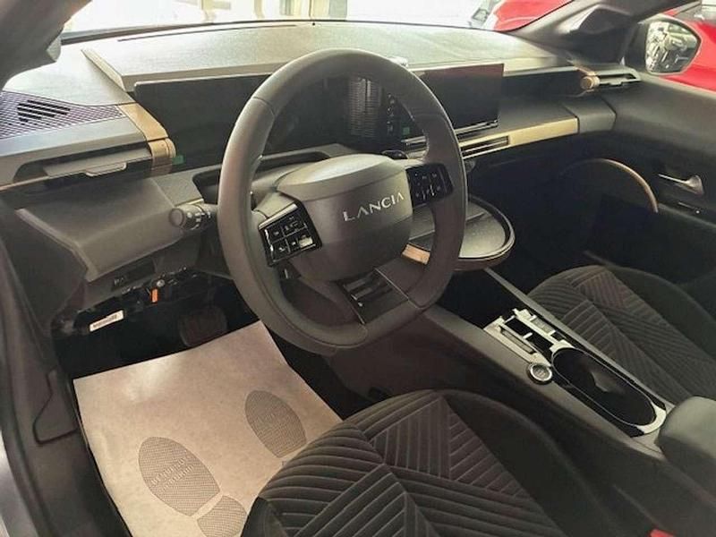 Nuova Lancia Ypsilon 101 CV (74 kW) 2025 Nero Utilitaria