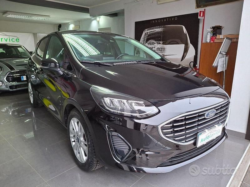 Begagnad Ford Fiesta Titanium 75 HK (55 kW) 2023 Svart Halvkombi