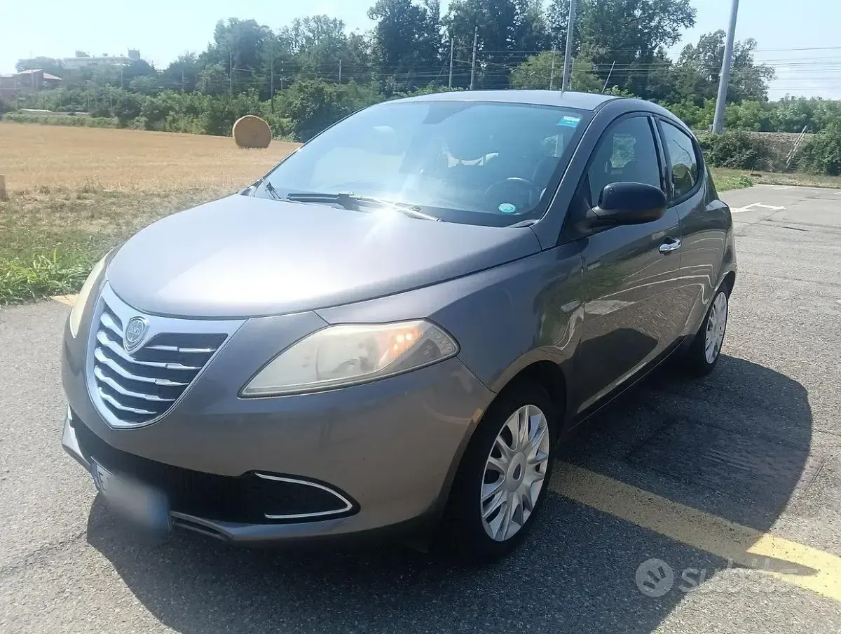 Usata Lancia Ypsilon 60 CV (44 kW) 2011 Grigio Utilitaria