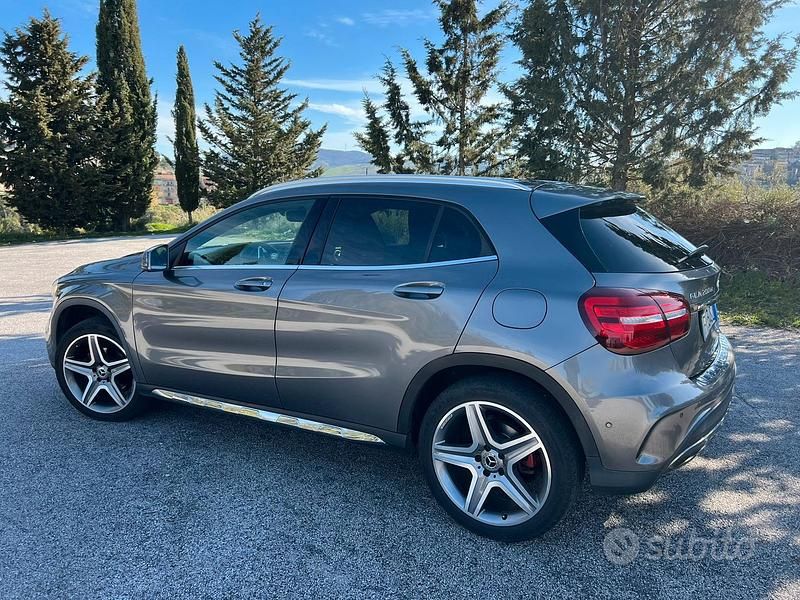 Usata Mercedes GLA200 Premium 136 CV (100 kW) 2019 Grigio SUV
