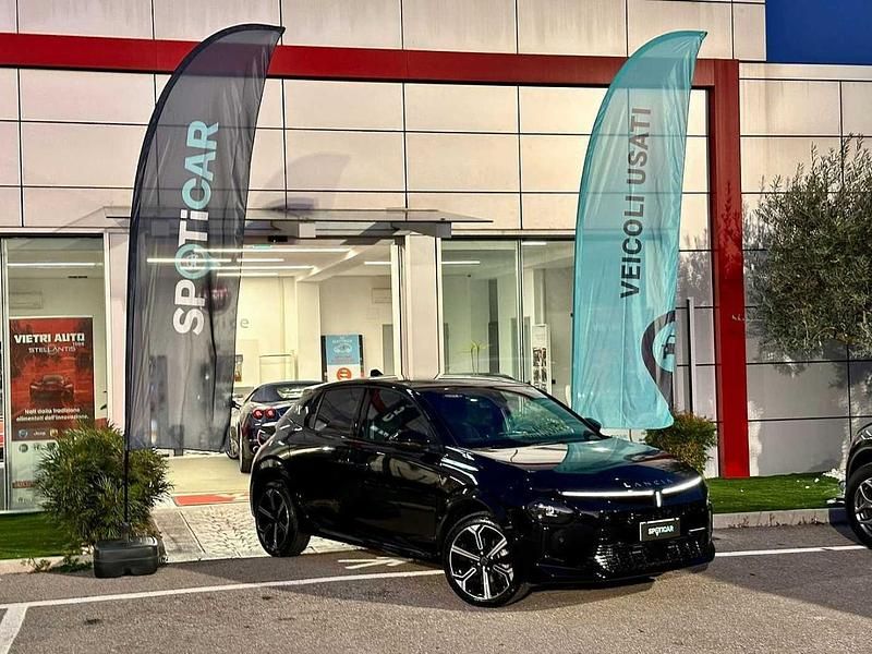 Usata Lancia Ypsilon 97 CV (71 kW) 2024 Nero Utilitaria