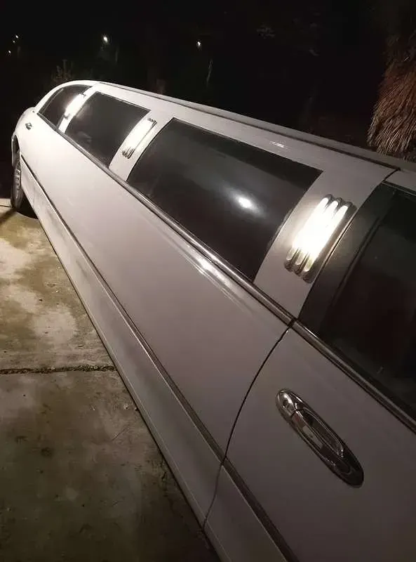 Usata Lincoln Town Car 203 CV (149 kW) 2010 Bianco Berlina