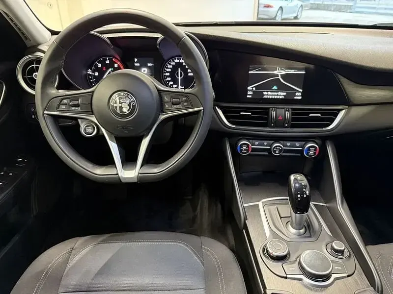Usata Alfa Romeo Giulia Business 150 CV (110 kW) 2017 Grigio Berlina
