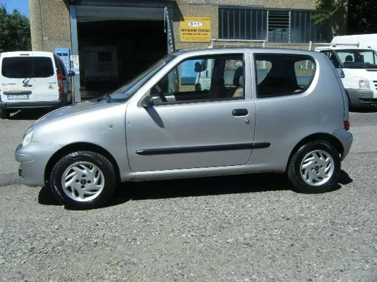 Usata Fiat 600 Active 54 CV (39 kW) 2005 Argento Utilitaria