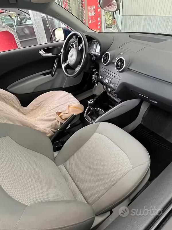 Usata Audi A1 86 CV (63 kW) 2014 Blu Utilitaria