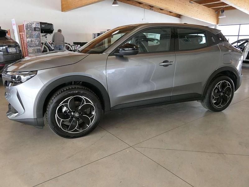Usata Alfa Romeo Junior 114 kW (156 CV) 2026 Grigio SUV