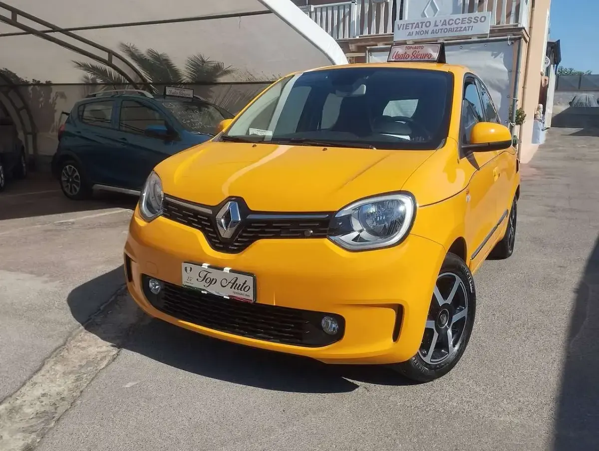 Usata Renault Twingo Intens 65 CV (47 kW) 2020 Oro Utilitaria