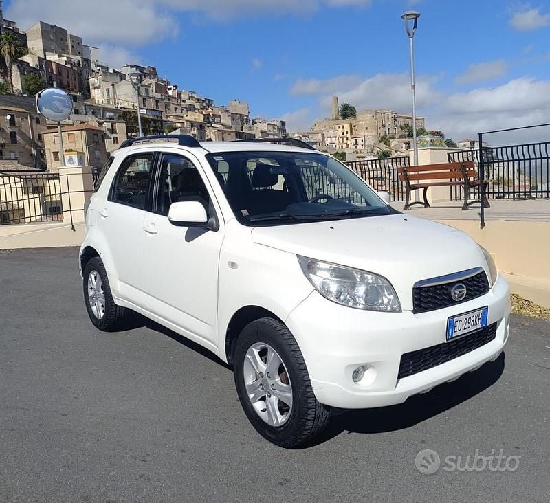 Usata Daihatsu Terios 105 CV (77 kW) 2010 Bianco SUV