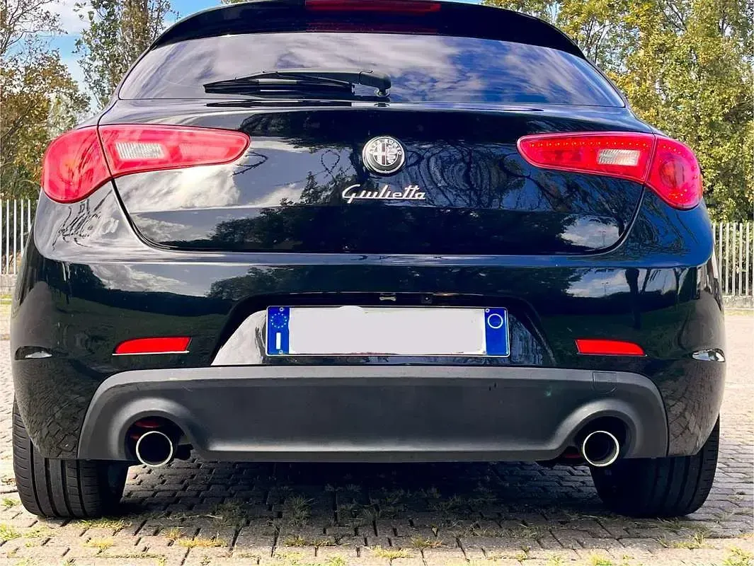 Usata Alfa Romeo Giulietta Quadrifoglio 140 CV (102 kW) 2011 Nero Utilitaria