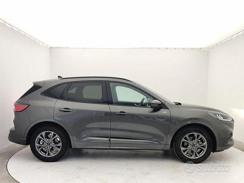 Usata Ford Kuga ST-Line 190 CV (139 kW) 2022 Grigio SUV