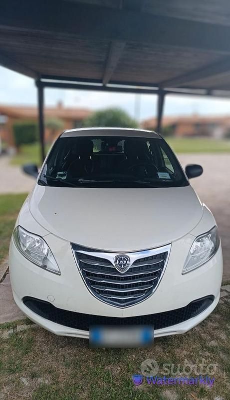 Usata Lancia Ypsilon 80 CV (58 kW) 2013 Bianco Utilitaria