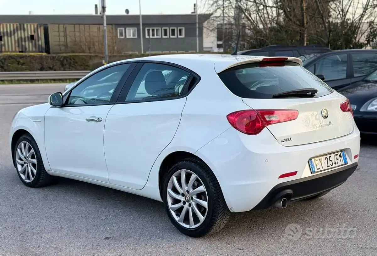 Usata Alfa Romeo Giulietta 105 CV (77 kW) 2015 Bianco Utilitaria