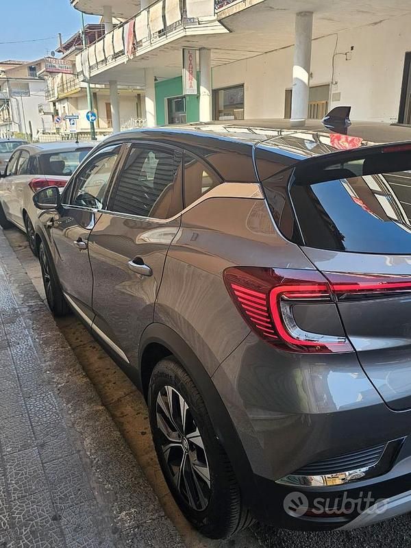 Usata Renault Captur Equilibre 101 CV (74 kW) 2023 Grigio SUV