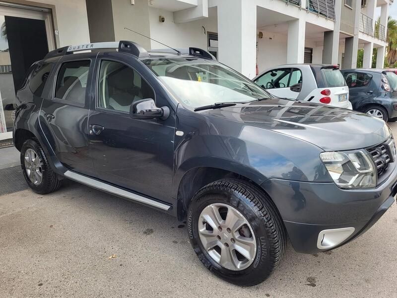 Usata Dacia Duster Lauréate 110 CV (80 kW) 2017 Grigio SUV