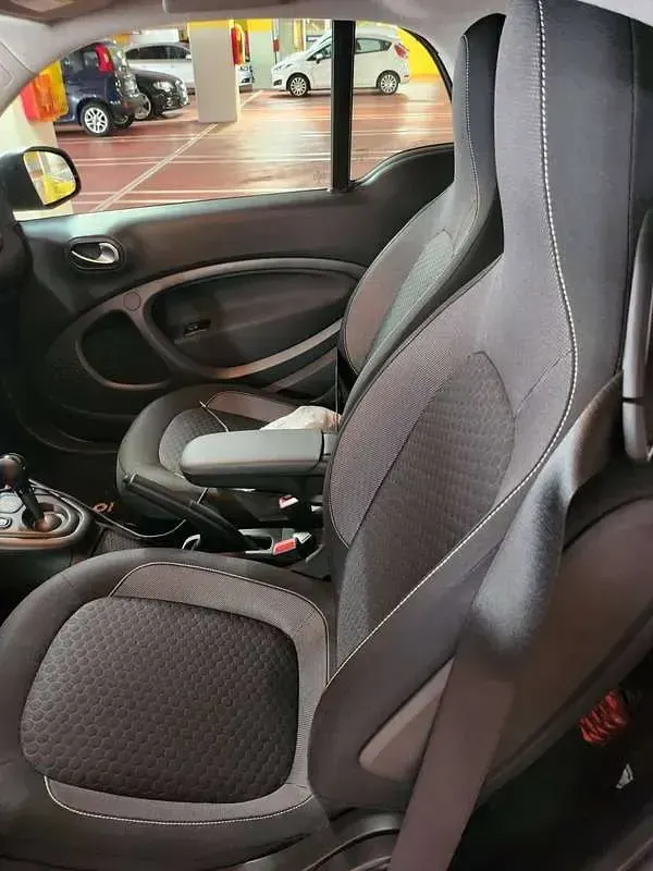 Usata Smart ForTwo Coupé Pure 41 kW (56 CV) 2023 Bianco Utilitaria
