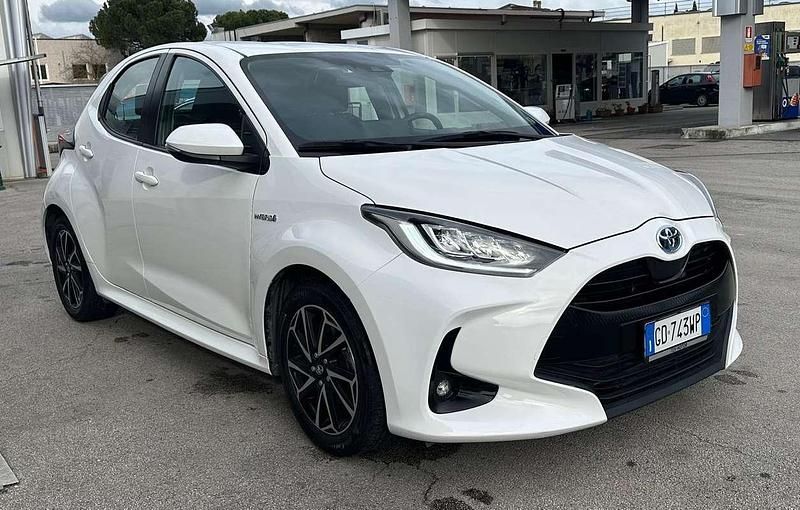 Gebraucht Toyota Yaris Hybrid Trend 92 PS (67 kW) 2021 Weiß Limousine