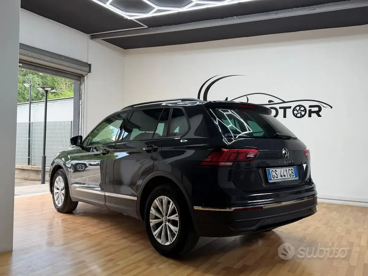 Usata VW Tiguan R-line 150 CV (110 kW) 2023 Grigio SUV