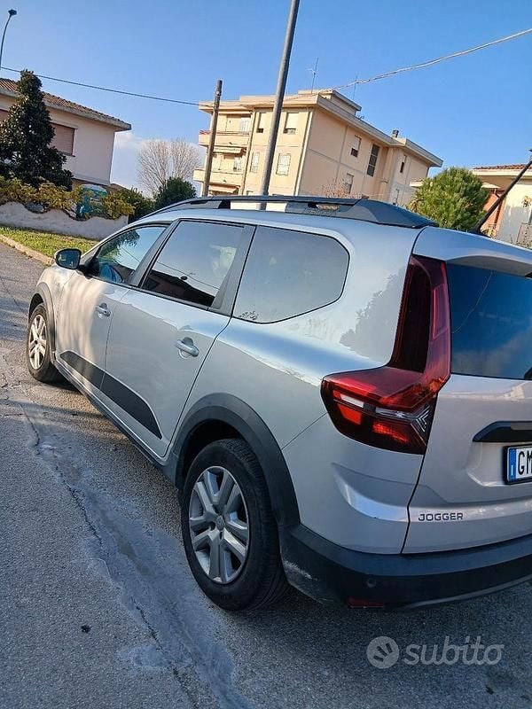 Grigio Usata 2022 Dacia Jogger Comfort Monovolume | 10.900 € (Ottimo prezzo) - Immagine 1/4
