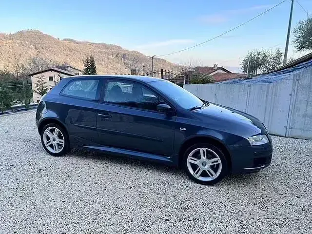 Usata Fiat Stilo 116 CV (85 kW) 2004 Grigio Berlina
