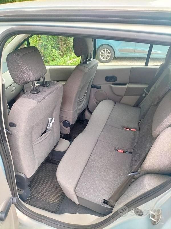 Usata Renault Modus 102 CV (75 kW) 2006 Grigio Monovolume