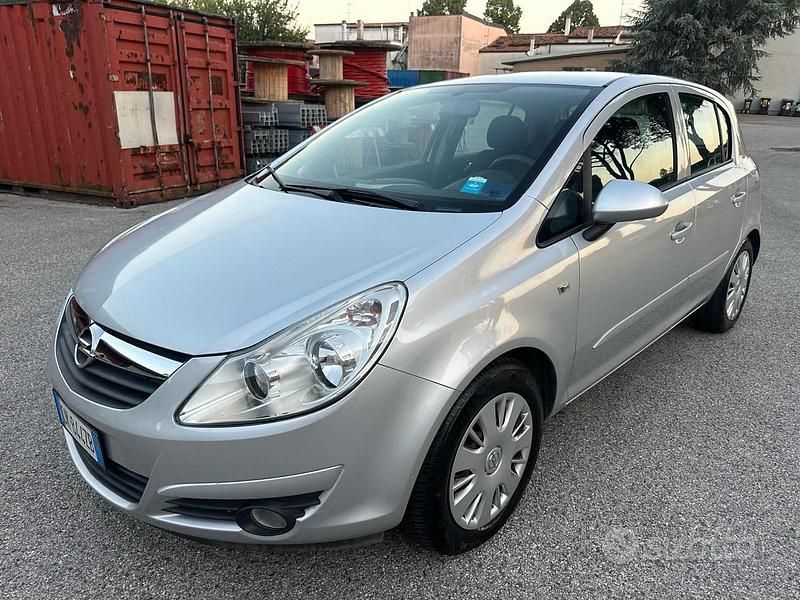 Usata Opel Corsa 75 CV (55 kW) 2007 Grigio(met.) Berlina