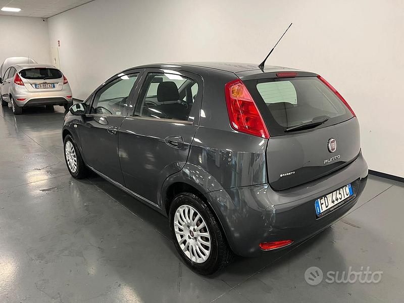 Usata Fiat Punto Lounge 78 CV (57 kW) 2016 Nero Utilitaria