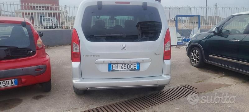 Usata Peugeot Partner Tepee Outdoor 92 CV (67 kW) 2011 Grigio Monovolume
