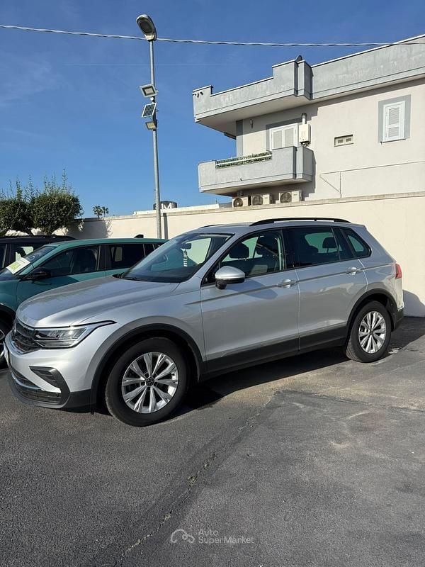 Gebraucht VW Tiguan 150 PS (110 kW) 2021 Grau SUV