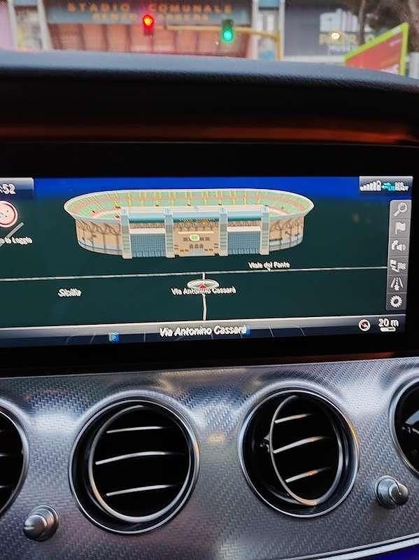 Usata Mercedes E200 Business 160 CV (117 kW) 2019 Blu/azzurro Berlina